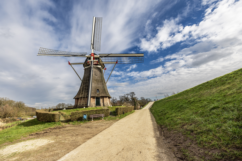 Dijkversterking Tiel-Waardenburg - Opvijzelen molen Waardenburg
